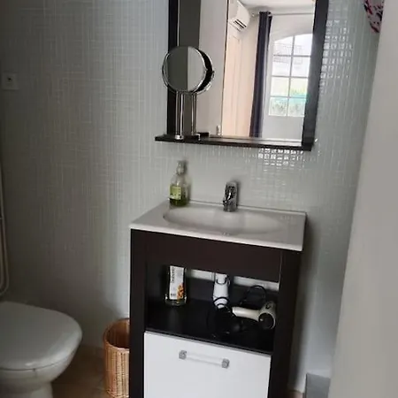 T2 Climatise Avec Jardin Privatif Et Stationnement 아파트 *